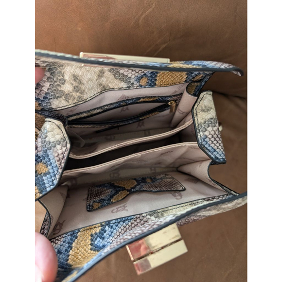 Steve Madden Mini Bag Beige Blue Snake Print - Picture 4 of 11